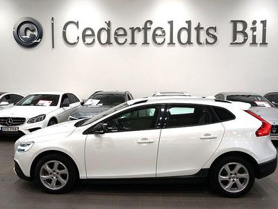 Vit Begagnad 2019 Volvo V40 Momentum Halvkombi | 139 900 kr (Lite dyr)