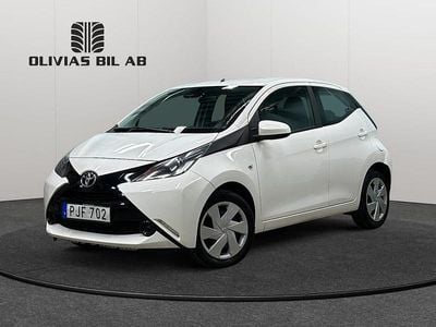 Vit Begagnad 2017 Toyota Aygo X-play Halvkombi | 99 400 kr (Marknadspris)