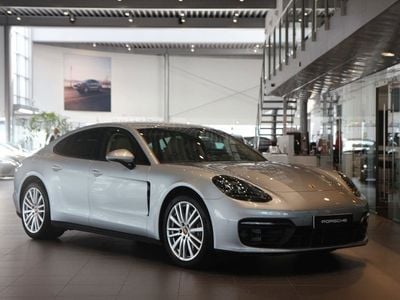 Porsche Panamera 4