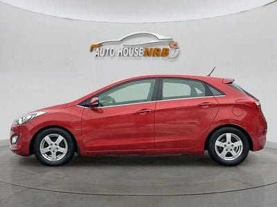 Begagnad Hyundai i30 110 HK (80 kW) 2016 Röd
