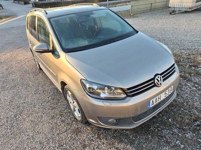 Begagnad VW Touran 140 HK (102 kW) 2014 Minibuss