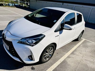 begagnad Toyota Yaris Hybrid e-CVT Euro 6