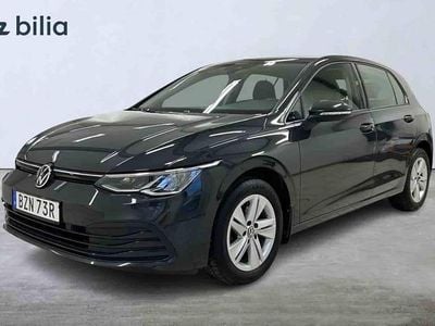 Grå Begagnad 2022 VW Golf VIII Halvkombi | 229 800 kr (Marknadspris)