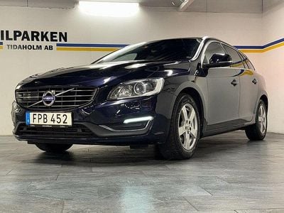 Mörkblå (grön) Begagnad 2018 Volvo V60 Standard Kombi | 149 900 kr (Superpris)