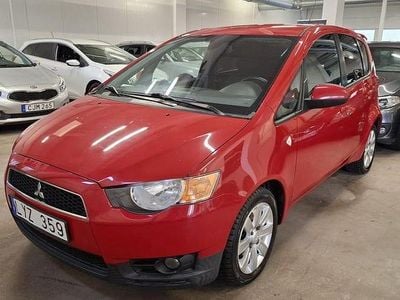 Begagnad Mitsubishi Colt 95 HK (69 kW) 2012 Röd Halvkombi