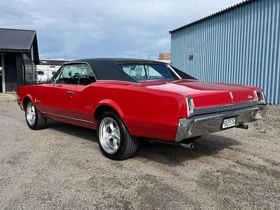 Flerfärgad Begagnad 1967 Oldsmobile Cutlass Sportkupé | 200 000 kr