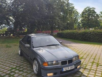 Begagnad 1993 BMW 318 Sedan | 34 999 kr
