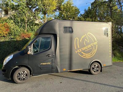 Mattsvart Begagnad 2020 Renault Master Van | 680 000 kr