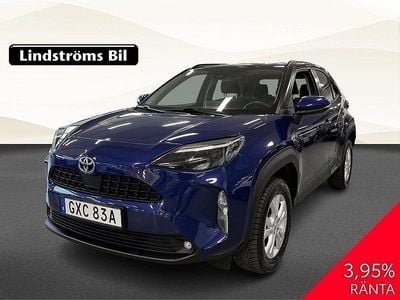 Mörkblå Begagnad 2022 Toyota Yaris Cross Active SUV | 259 900 kr (Marknadspris)