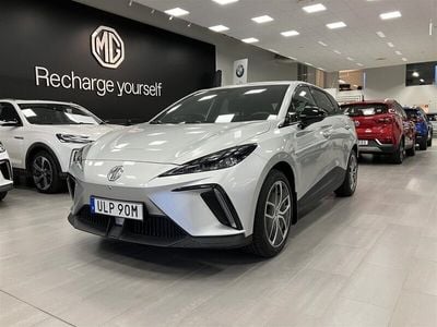 Begagnad MG MG4 EV Luxury 150 kW (204 HK) 2023 Grå/silver Halvkombi