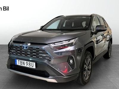 Mörkgrå Begagnad 2023 Toyota RAV4 Hybrid SUV | 429 900 kr (Marknadspris)