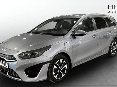 Grå Begagnad 2022 Kia Ceed Halvkombi | 279 900 kr (Marknadspris)