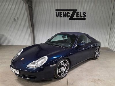 Mörkblå Begagnad 1999 Porsche 911 Carrera 4 Cabriolet Cab | 299 000 kr