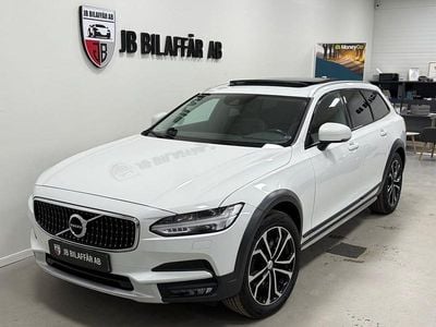 Begagnad Volvo V90 CC Momentum 190 HK (139 kW) 2018 Vit Kombi