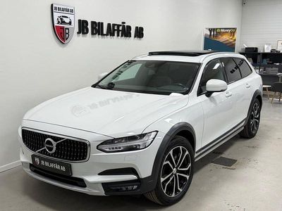 Vit Begagnad 2018 Volvo V90 CC Momentum Kombi | 259 700 kr (Marknadspris)