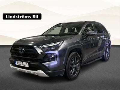 Grå Begagnad 2022 Toyota RAV4 Hybrid SUV | 409 900 kr (Marknadspris)
