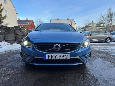 Begagnad Volvo V60 R-Design 181 HK (133 kW) 2014 Blå Kombi
