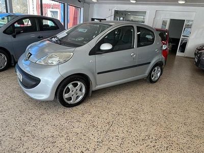 Begagnad Peugeot 107 68 HK (50 kW) 2008 Grå Halvkombi