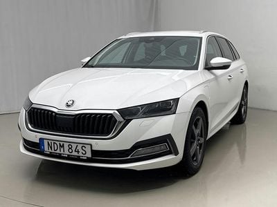 Vit Begagnad 2022 Skoda Octavia Kombi | 210 000 kr (Superpris)