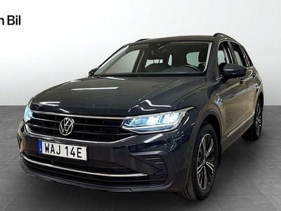 Grå Begagnad 2023 VW Tiguan SUV | 319 800 kr (Marknadspris)