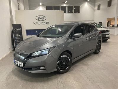 Gråmetallic Begagnad 2022 Nissan Leaf N-Connecta Halvkombi | 189 000 kr (Marknadspris)