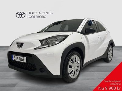 Vit Begagnad 2023 Toyota Aygo X Play SUV | 164 900 kr (Marknadspris)