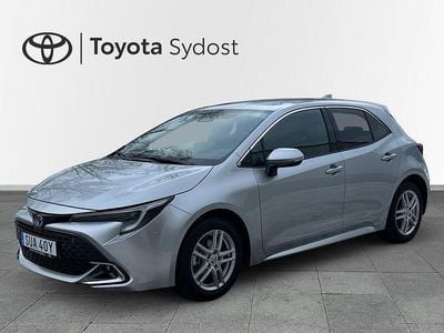 Begagnad Toyota Corolla Hybrid Style 141 HK (103 kW) 2023 Silver Halvkombi