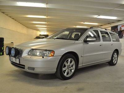 Begagnad Volvo V70 Momentum 141 HK (103 kW) 2005 Ljusgrå Kombi