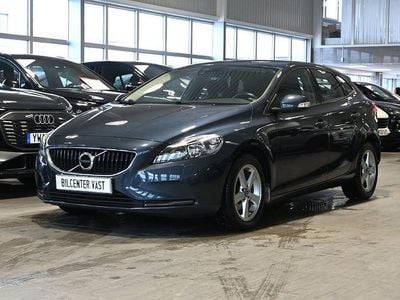 Mörkblå Begagnad 2016 Volvo V40 Business Edition Halvkombi | 139 000 kr (Marknadspris)