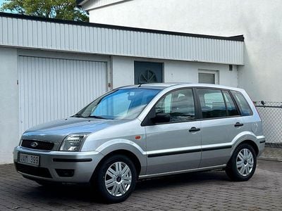 Silvermetallic Begagnad 2003 Ford Fusion Halvkombi | 44 500 kr (Dyr)