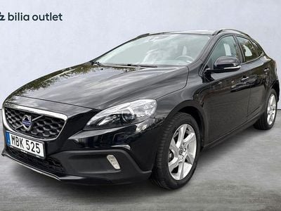Svart Begagnad 2016 Volvo V40 CC Summum Kombi | 159 900 kr (Bra pris)