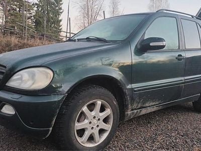 Begagnad 2004 Mercedes ML270 SUV | 25 000 kr