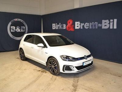 Begagnad VW Golf VIII GTE 204 HK (150 kW) 2020 Vit Halvkombi