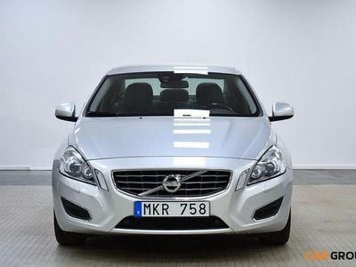 Ljusgrå (grå) Begagnad 2011 Volvo S60 Summum Sedan | 139 900 kr (Marknadspris)