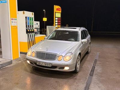 Begagnad Mercedes E240 177 HK (130 kW) 2003 Grå/silver metallic