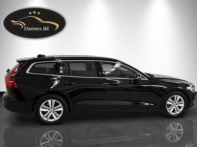 Begagnad Volvo V60 Momentum 197 HK (144 kW) 2021 Svart Kombi