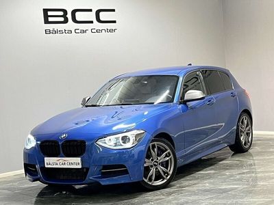 begagnad BMW M135 i xDrive 320hk H/K Navi Skinn Sv-Såld