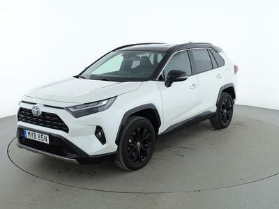 Vit Begagnad 2022 Toyota RAV4 Hybrid SUV | 380 000 kr (Bra pris)