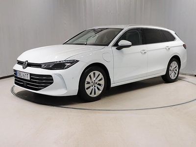 Vit Begagnad 2024 VW Passat Business Kombi | 448 800 kr (Bra pris)