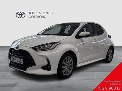 Vit Begagnad 2022 Toyota Yaris Hybrid Edition Halvkombi | 229 900 kr (Marknadspris)
