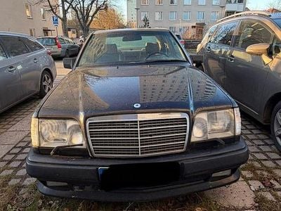 Begagnad 1992 Mercedes E400 Sedan | 122 000 kr
