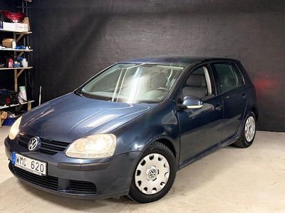 Mörkgrå Begagnad 2004 VW Golf IV Trendline Halvkombi | 17 900 kr (Bra pris)