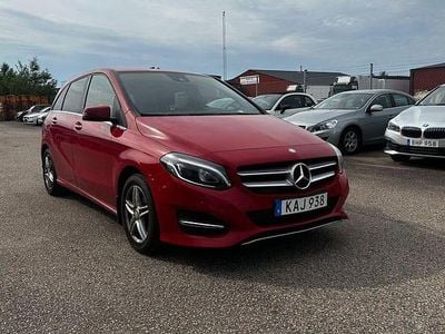 Röd Begagnad 2015 Mercedes B180 Urban Minibuss | 189 500 kr (Dyr)