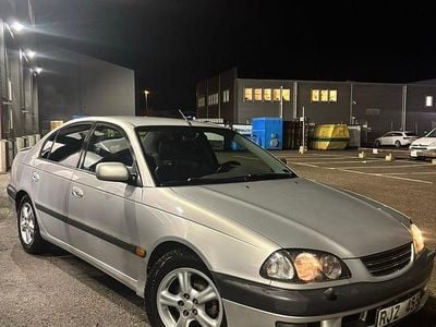 Begagnad 2000 Toyota Avensis Sedan | 27 900 kr (Dyr)