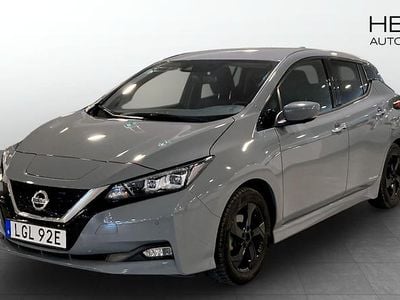 Begagnad Nissan Leaf N-Connecta 110 kW (150 HK) 2022 Grå Halvkombi