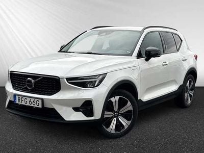 Vit Begagnad 2022 Volvo XC40 Plus SUV | 319 900 kr (Marknadspris)