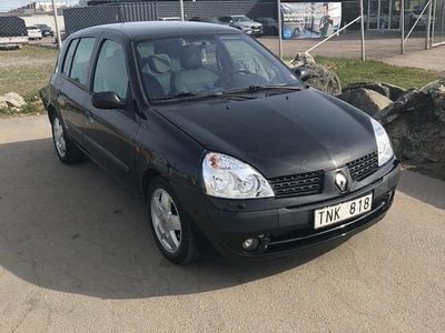 Begagnad Renault Clio II 98 HK (72 kW) 2003 Halvkombi