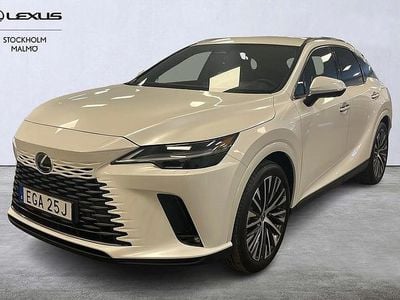 Vit Begagnad 2025 Lexus RX450h+ Executive Line SUV | 799 000 kr (Marknadspris)