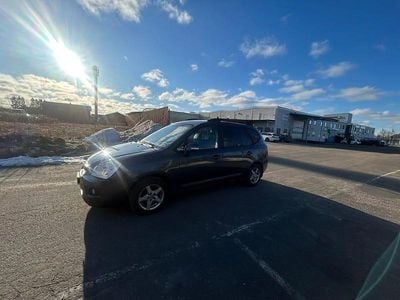 Begagnad Kia Carens 140 HK (102 kW) 2010 Minibuss