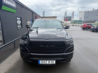 Begagnad RAM 1500 395 HK (290 kW) 2021 Svart Pickup